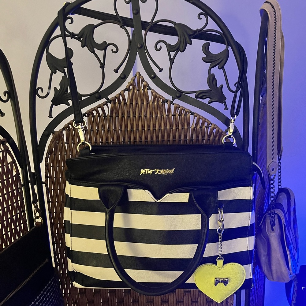 BETSY JOHNSON BLACK WHITE STRIPED CROSSBODY TOTE